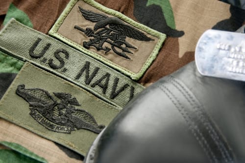 Survie en forêt, en mer ou urbaine : toujours avoir un plan A et un plan B 1 Uniforme insigne U.S. Navy seals